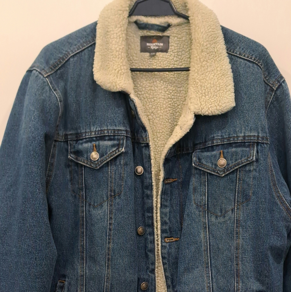 MOUNTAIN RIDGE Sherpa-Lined Denim Jacket - Blue